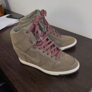 Sneakers. Hidden Wedge Inside. Size 6.5 2012 Le